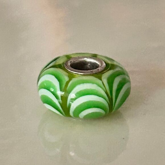 TROLLBEADS Bright Green & White Scallop Bead LAA 925S NEW Condition - Picture 5 of 5